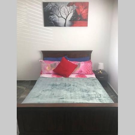 Bright, Stylish Studio Flat With Sky Sports Earley Kültér fotó